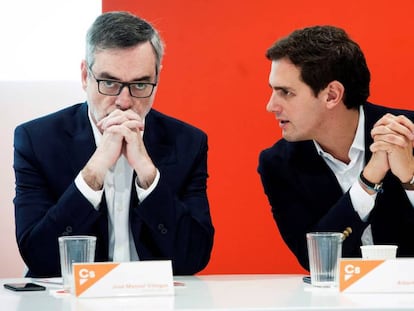 José Manuel Villegas (izquierda) y Albert Rivera, durante la reunión que celebró el comité ejecutivo del partido el pasado 18 de febrero. 