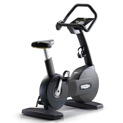 TECHNOGYM. La firma italiana de máquinas deportivas propone una bicicleta estática Run Forma, que permite incorporar el smartphone o tableta para mantenerse en forma de una manera entretenida. Precio: 2.890 euros.