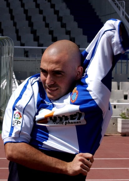 De la Peña, el día de su presentación con el Espanyol en agosto de 2002.