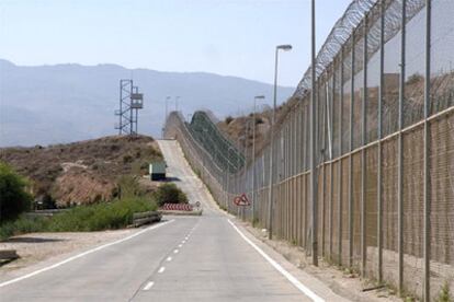 Imagen de la valla que separa España y Marruecos, en Melilla, donde cinco inmigrantes han resultado heridos cuando intentaban saltarla.