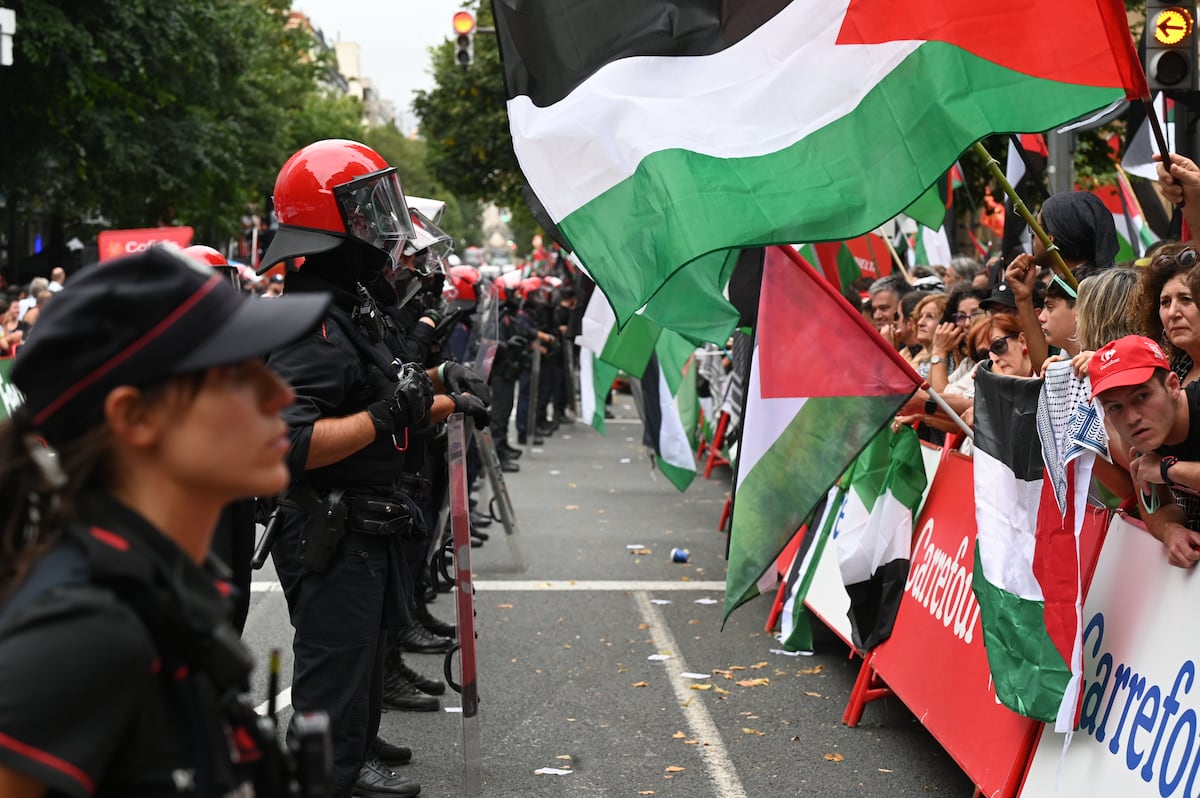 Quedan en libertad los tres detenidos tras las protestas en la Vuelta a España en Bilbao