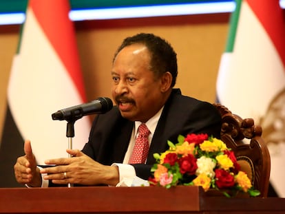 El primer ministro de Sudán, Abdalá Hamdok, durante el discurso en el que anunció su dimisión el 2 de enero de 2021.