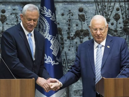 El líder centrista Benny Gantz (izquierda) y el presidente de Israel, Reuven Rivlin, el miércoles en Jerusalén.