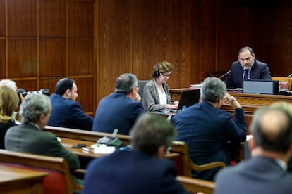El ex ministro de Transportes José Luis Ábalos, durante su comparecencia el 6 de mayo en la comisión de investigación del Senado sobre el 'caso Koldo'.