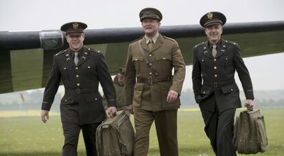 Matt Damon, Hugh Bonnevill and George Clooney, in a scene from The Monuments Men.
