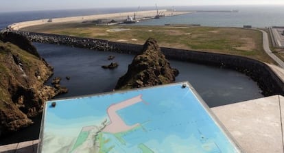 La ampliación del Puerto del Musel, en Gijón, origen de una demanda de 350 millones de euros en el que colabora un abogado del Estado en excedencia.