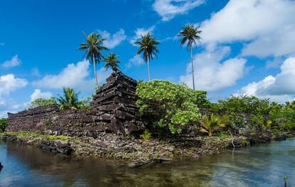 Lejanos y desconocidos, los Estados Federados de Micronesia, como las Islas Marianas, cuentan con lugares realmente interesantes, como las famosas piedras gigantes de Yap (monedas que utilizan los nativos en los intercambios) o las misteriosas ruinas de Nan Madol, en Pohpei, la capital, conocida como la Venecia del Pacífico (en la foto).
