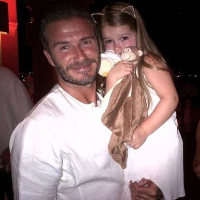 David Beckahm y su hija pequeña, Harper, en un momento de la fiesta.