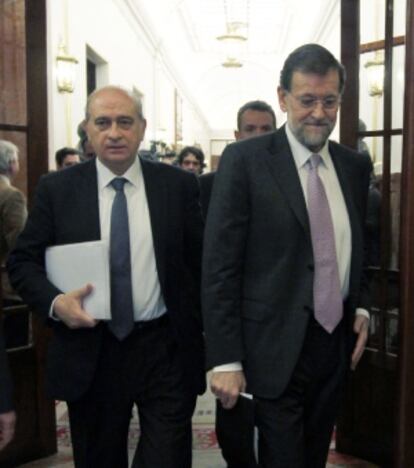 Jorge Fernández y Mariano Rajoy, ayer en el Congreso.