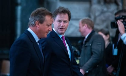 El vicepresidente de Asuntos Globales y Comunicación de Facebook, Nick Clegg,Nick Clegg, charla con el ex primer ministro del Reino Unido, David Cameron (del que fue viceprimer ministro) en la Abadía de Westminster el pasado 10 de septiembre de 2019.
