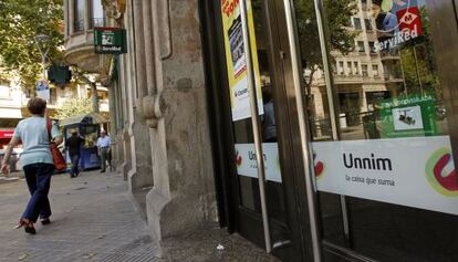 Vista de una sucursal de Unnim en Barcelona.