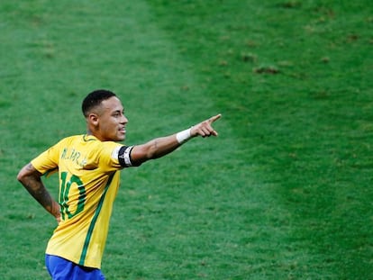 Neymar celebra el segundo gol de Brasil ante Argentina.