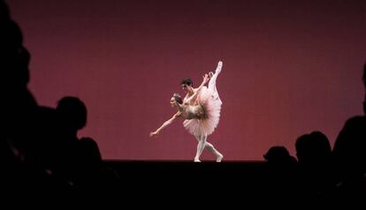 El bailar&iacute;n Roberto Bolle, durante su actuaci&oacute;n en Perlada. 