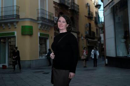 Amaya Davis, propietaria afectada por pisos turísticos en Sevilla.