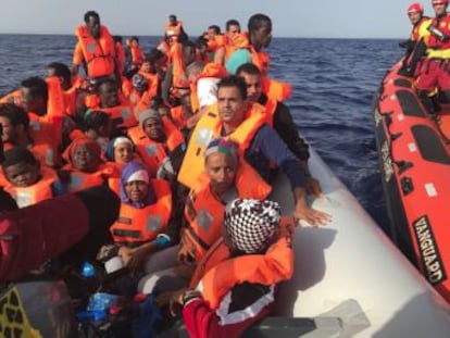 El ministro del Interior de Italia ha recalcado que la embarcación de la ONG española no podrá atracar en los puertos italianos