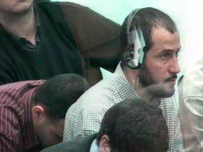 Abdelmajid Bouchar (en primer plano) y Rabei Osman, <i>El Egipcio</i> (con cascos), durante la sesión de ayer.