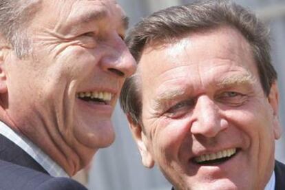 Jacques Chirac, a la izquierda, y Gerhard Schröder, en una cumbre franco-alemana el año pasado.