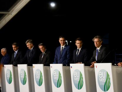 Los líderes de los nueve países euromediterráneos, este viernes durante su comparecencia conjunta en Alicante.
