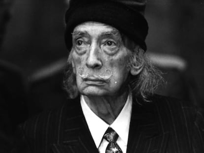 Salvador Dalí retratado por Antonio Espejo.