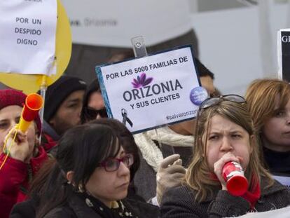 Protestas ante la agencia de viajes Orizonia.