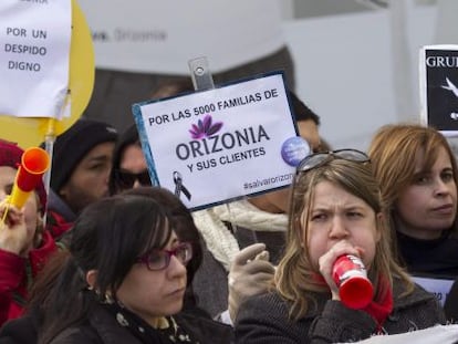 Protestas ante la agencia de viajes Orizonia.