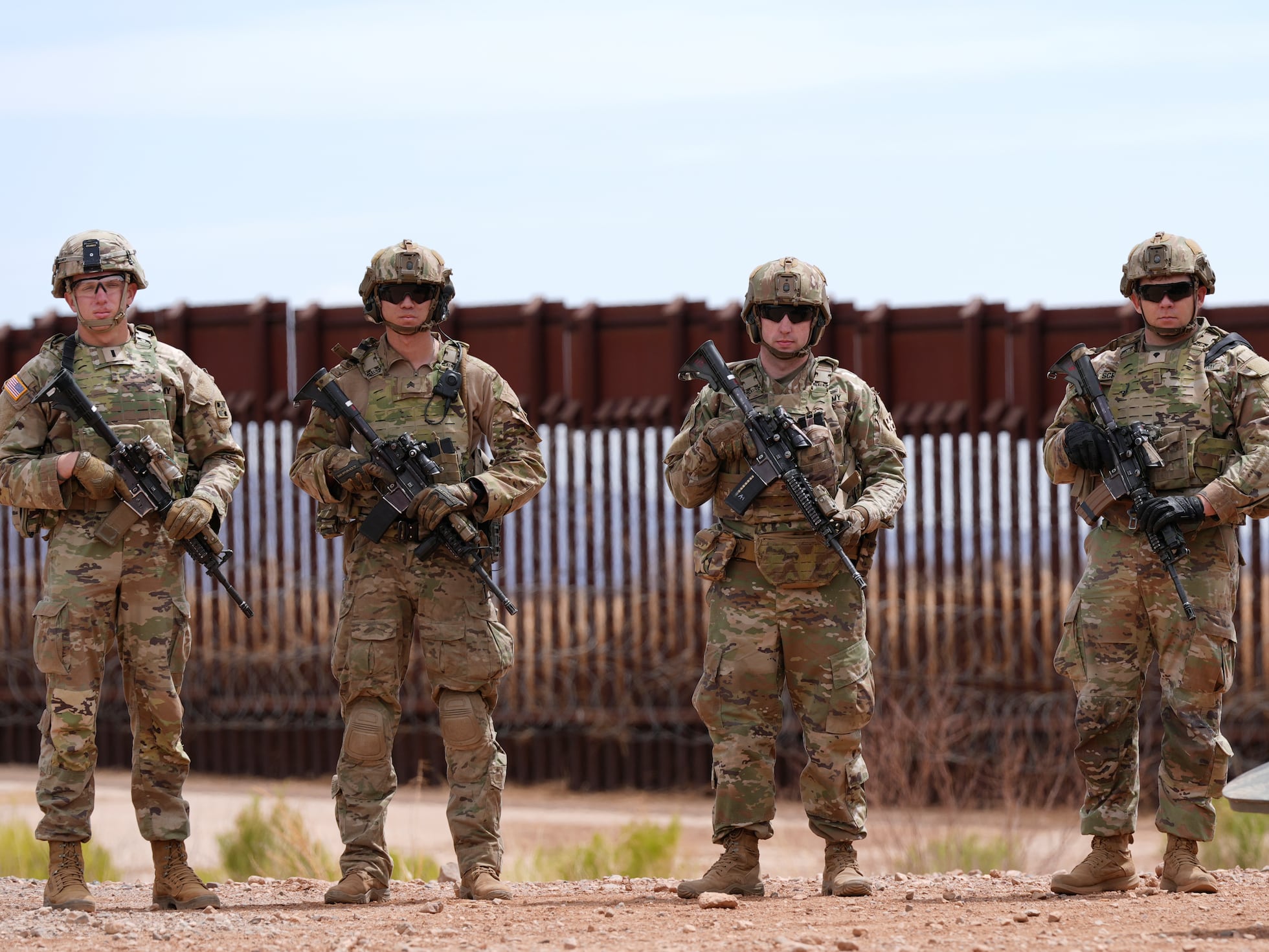 El Ejército se suma al control de la inmigración: instalará una base en la frontera con México para detener a migrantes | Inmigración en Estados Unidos | EL PAÍS US