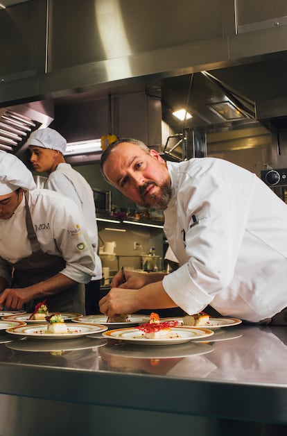 El chef del restaurante Zalacaín, Jorge Losa, es uno de los que continúan dando forma a su legado, con más de medio siglo de historia.