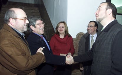 De izquierda a derecha, José Caballos, Bueno Lidón, María del Mar Moreno, José Cejudo y Enrique Abad, en la sede del PSOE antes de la Asamblea.