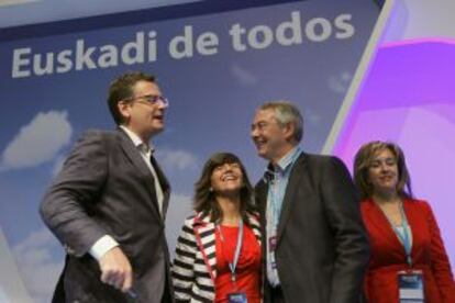 Desde la izquierda, Basagoiti, Llanos, Damborenea y Cristina Ruiz, en un momento del Congreso.