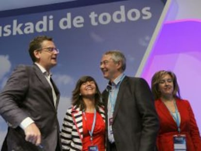 Desde la izquierda, Basagoiti, Llanos, Damborenea y Cristina Ruiz, en un momento del Congreso.