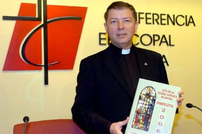 El portavoz de la CEE, Juan Antonio Martínez Camino, durante la presentación de la Guía de la Iglesia Católica en España.