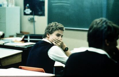 15-10-1984. El Príncipe asiste a una clase de francés en el Lakefield College School de Canadá.