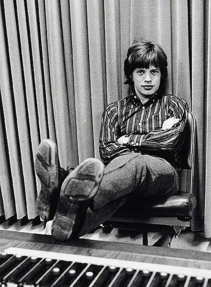 Mick Jagger durante un descanso de la sesión de grabación en los RCA Studios de Hollywood, California (Fotografía Bob Bonis, © 2009 by 2260 Productions, Inc)