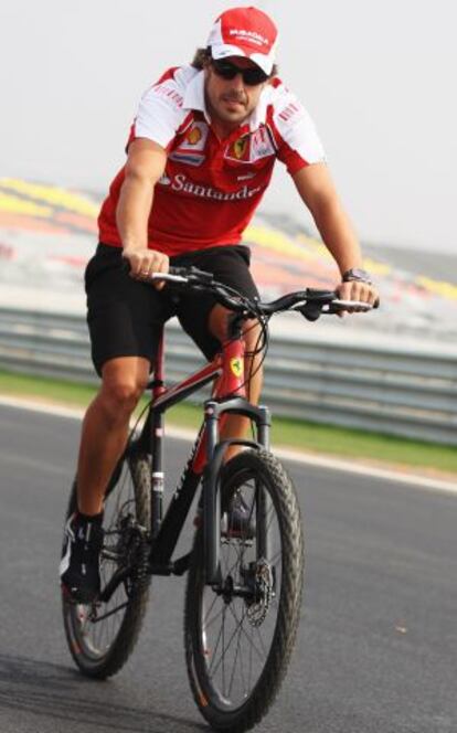 Fernando Alonso recorre el circuito del GP de Corea.