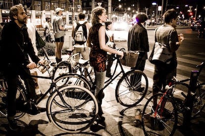 De Barcelona a San Sebastián y Londres, pasando por los clásicos como Copenhague y Ámsterdam. Las ciudades ganan adeptos de la bicicleta. Aquí no hay marcha atrás. Es un cambio de movilidad. Y de actitud. En la imagen, Budapest.