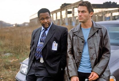 Wendell Pierce y Dominic West, en 'The Wire'.