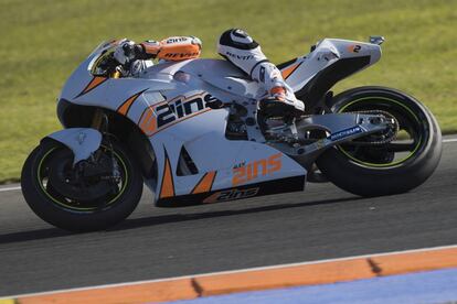 Alex Rins en los entrenamientos en Cheste el martes.