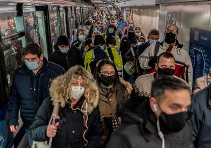 Aglomeraciones en hora punta en el metro de Madrid, el pasado 14 de enero.