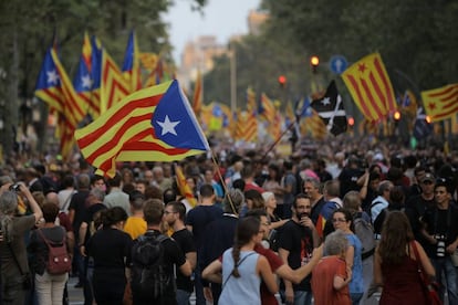 A protest to commemorate the anniversary of the October 1, 2017 referendum in the Paseo de Gràcia, Barcelona on Tuesday evening.