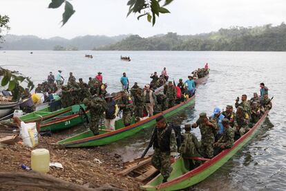 Las FARC han usado 100 lanchas para llegar a las zonas veredales donde entregarán las armas.