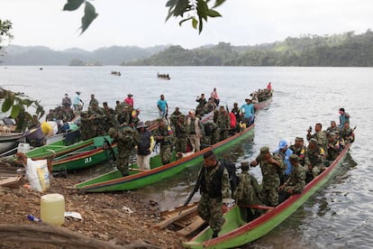 Las FARC han usado 100 lanchas para llegar a las zonas veredales donde entregarán las armas.