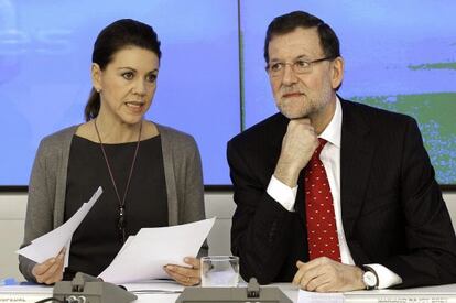 Prime Minister Mariano Rajoy and PP secretary general Mar&iacute;a Dolores de Cospedal at the start of Monday&#039;s National Executive party meeting. 