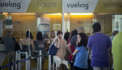 Cues al mostrador de Vueling. 