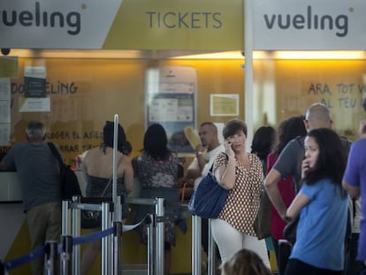 Cues al mostrador de Vueling. 