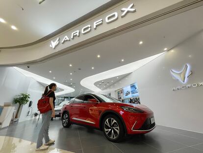 Un vehículo eléctrico de la marca de coches china Arcfox.