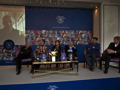 Jos&eacute; Ovejero conversa por videoconferencia con el jurado: Antonio Ram&iacute;rez, Xavier Velasco, Annie Morvan, J. M. Pozuelo Yvancos, Jordi Punt&iacute; y Manuel Rivas.