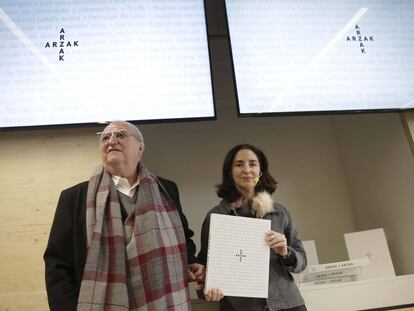 Juan Mari y Elena Arzak, durante la presentación en San Sebastián de su último libro.