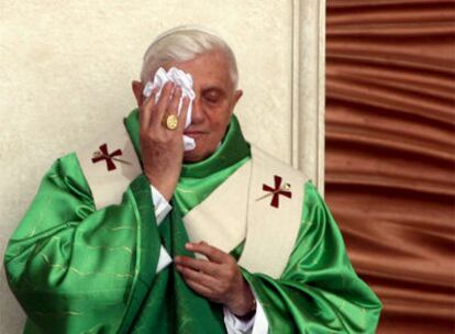 El papa Benedicto XVI, durante una misa en Montorso (Italia).