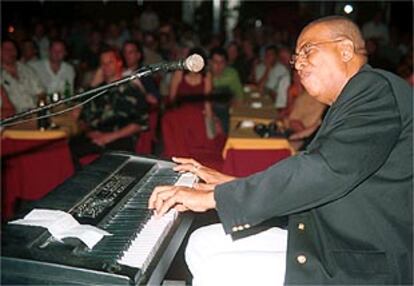 El pianista Chucho Valdés, durante un concierto en La Habana en 2001.