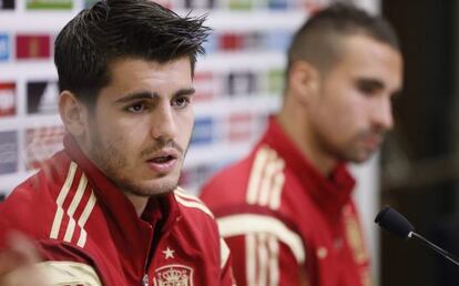 Morata y Asenjo comparecen en la concentración de la selección.